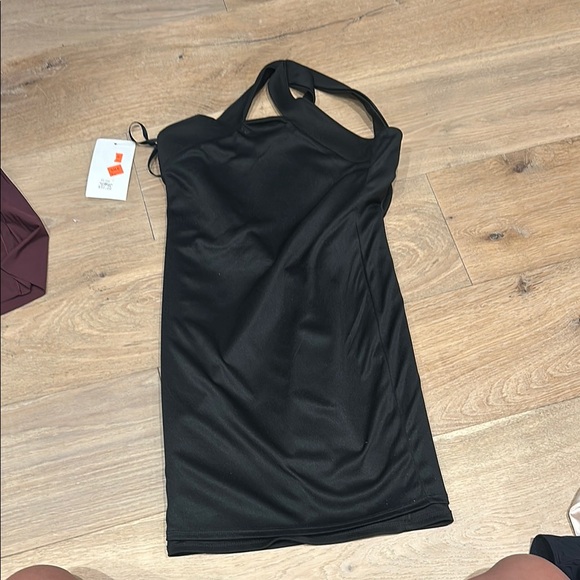 Elegant Black Halter Dress - Picture 1 of 2